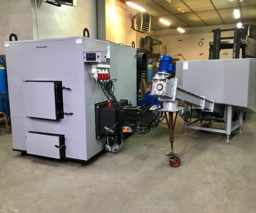 Kocioł c.o. Biowarmer 150 kW na pellet i zrębki z podajnikiem biomasy.