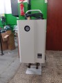Mobilny kocioł elektryczny 24kW do wynajmu. Biały, z wyświetlaczem i manometrem.