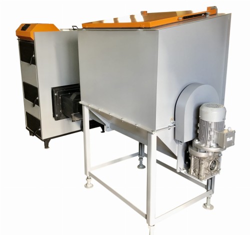 Kocioł c.o. Ecoline Bio agro na brykiet ze słomy. Widok całego urządzenia, z zasobnikiem i podajnikiem ślimakowym.