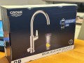 Opakowanie baterii kuchennej Grohe Blue Pure BauCurve z filtrem węglowym.