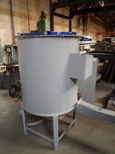 Kosz podajnik pieca na trociny i zrębki