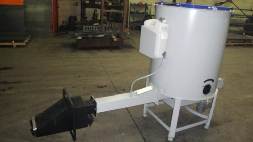 System podawania biomasy 25/50 kW: zbiornik z podajnikiem ślimakowym.