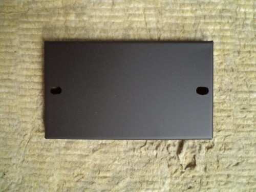 Klapa wyczystki dolnej do kotła na paliwa stałe. Prostokątny, ciemnoszary element z otworami montażowymi.