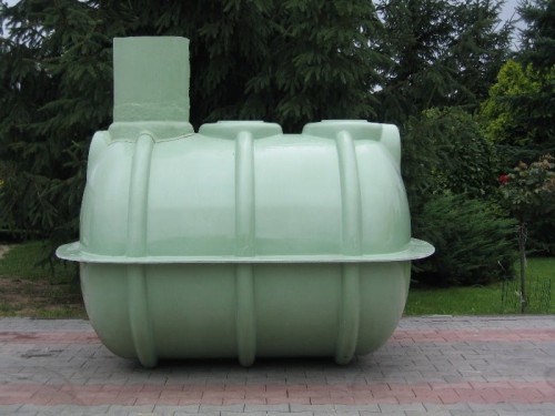 Oczyszczalnia Zbiornik Przepływowy EKO - 1 TYP 2000: zdjęcie zielonego zbiornika.