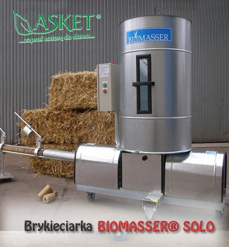 Brykieciarka BIOMASSER® SOLO BS114, 80 kg/h.  Maszyna do produkcji brykietów z widocznym zasobnikiem i systemem podawania słomy.